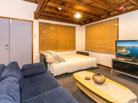 Aqualuna- Excellent Surfing Beaches. - Accommodation Batemans Bay 2