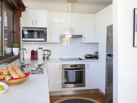 Araluen On Holden - Great Deck With Ocean Views - Accommodation Batemans Bay 3
