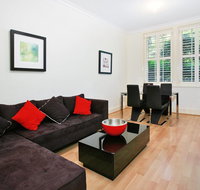 Art Deco in the Cul-de-Sac - Spacious Executive 1BR Potts Point Apartment in Quiet Cul-de-Sac