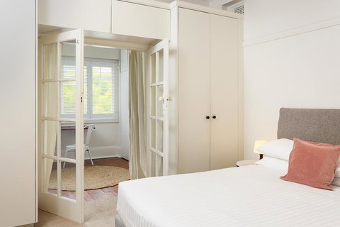 Art Deco Oasis Minutes From The City - Accommodation Batemans Bay 1