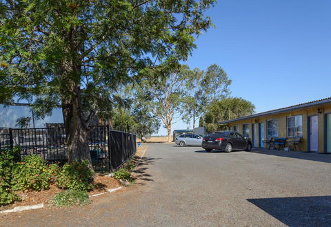 Artesian Motor Inn - Accommodation Batemans Bay 0