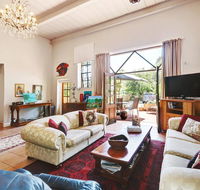 Arty Warehouse Apartment - stroll to South beach - Accommodation Batemans Bay