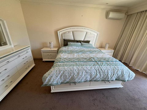 Luxurious Townhouse Retreat In Prestigious Brighton - Accommodation Batemans Bay 1