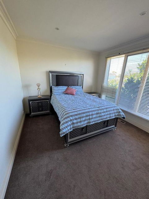 Luxurious Townhouse Retreat In Prestigious Brighton - Accommodation Batemans Bay 3