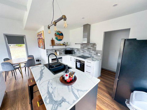 Luxury Holiday Unit 8min Walk To Town Center With Boat Parking - Accommodation Batemans Bay 0