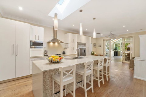 Luxury Beach House - Footsteps To Beach - Accommodation Batemans Bay 3