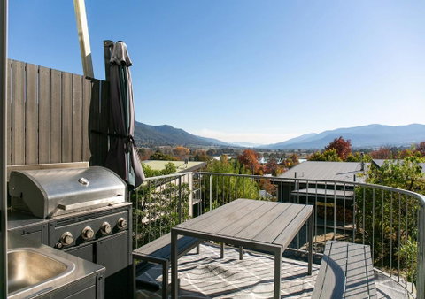 Luxury Scandinavian Townhouse - Accommodation Batemans Bay 3