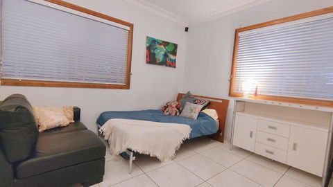 Luxury Villa Next To University Parks Shops - Accommodation Batemans Bay 0
