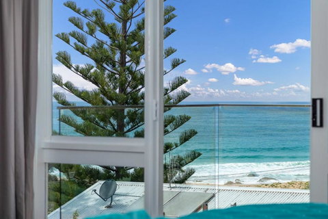 Magnificent Malua Views Stroll To The Beach - Accommodation Batemans Bay 0