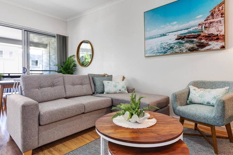 MARJ12- Stylish And Spacious - Accommodation Batemans Bay 0