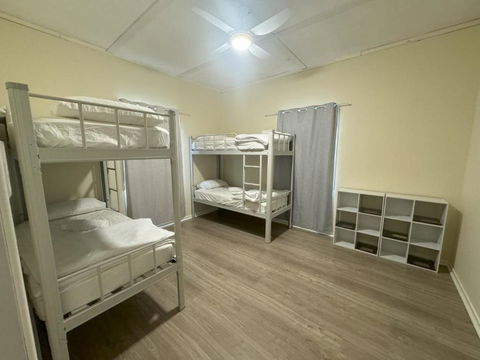 Massive 3 Bedroom Home With Backyard - Accommodation Batemans Bay 0