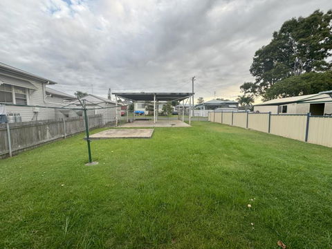 Massive 3 Bedroom Home With Backyard - Accommodation Batemans Bay 2