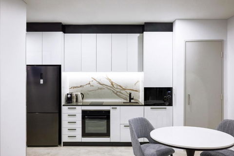 Meriton Suites Liverpool - Accommodation Batemans Bay 2