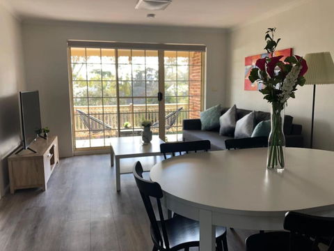 Modern 2BR Apartment With Parking - Accommodation Batemans Bay 0