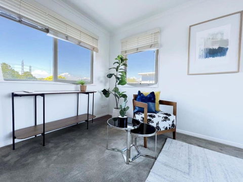 Modern And Elegant House With Swimming Pool - Accommodation Batemans Bay 1