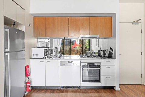 Modern Apt - Free Parking - Convenient Location - Accommodation Batemans Bay 3