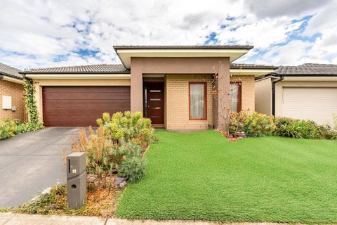 Modern Homely House In Clyde - Accommodation Batemans Bay 0