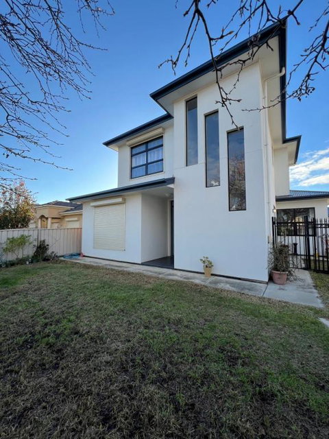 Modern House Between Airport And Sea - Accommodation Batemans Bay 3