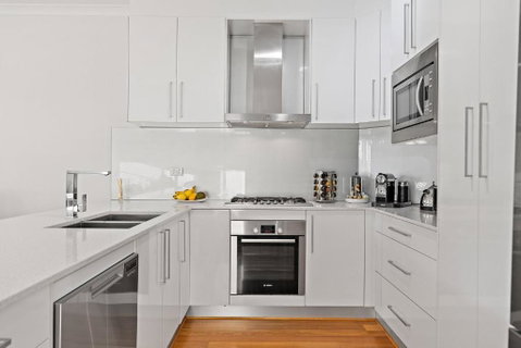 Modern Scarborough Townhouse - Accommodation Batemans Bay 2