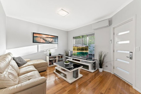 Modern Scarborough Townhouse - Accommodation Batemans Bay 1