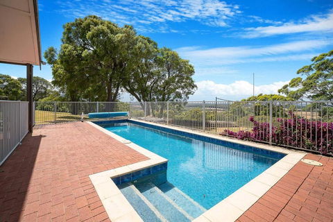 Moondyne Estate Exclusive & Pet Friendly Hilltop Retreat - Accommodation Batemans Bay 1
