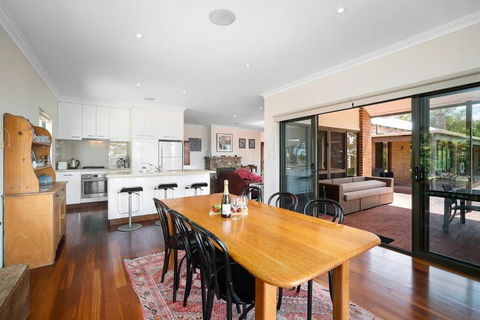 Moondyne Estate Exclusive & Pet Friendly Hilltop Retreat - Accommodation Batemans Bay 3