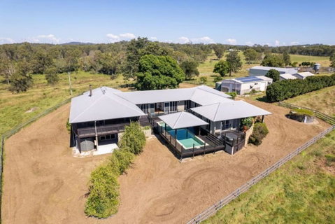 Mountain Majesty With Poolside Relaxing Getaway - Accommodation Batemans Bay 2