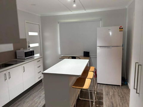 Mt Isa - Emerald Gem 3 Bedroom Home QUIET AREA - Accommodation Batemans Bay 2