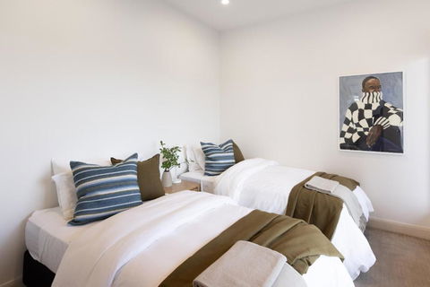 NEW Pleasant View Stays TORQUAY - Accommodation Batemans Bay 2