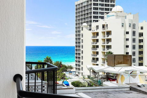 NEW Stunning Central Surfers Studio Apartment. - Accommodation Batemans Bay 1