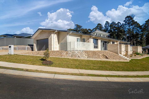 New Sunshine Bay Homes - Accommodation Batemans Bay 2