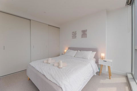 NEW Top Floor L70 CBD Luxury Apt - Accommodation Batemans Bay 2