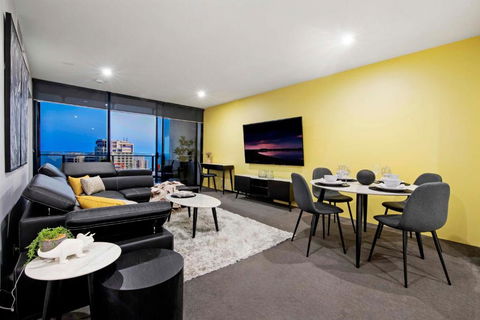 OCEAN VIEW - One Bedroom Spa Apartment - Circle On Cavill - Self Contained, Privately Managed - Accommodation Batemans Bay 2