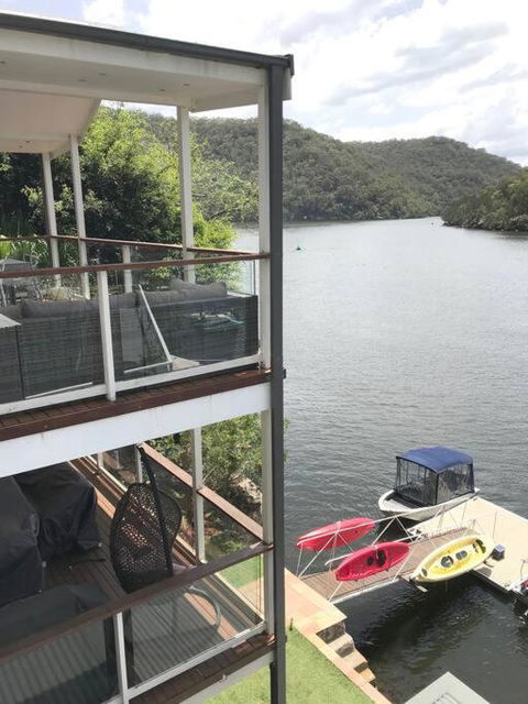NINE At Berowra Waters, Luxury Waterfront With Hot Tub - Accommodation Batemans Bay 3