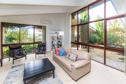 Nixon House - Accommodation Batemans Bay 0