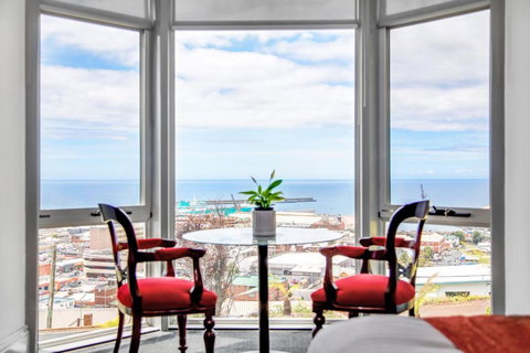 Oakleigh House - Accommodation Batemans Bay 0