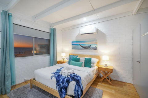 OCEA84 - Quinns Beach Shack: Ocean Views - Accommodation Batemans Bay 2