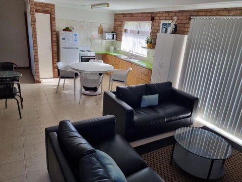 Ocean Beach Chalet 16 - Accommodation Batemans Bay 2