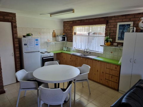 Ocean Beach Chalet 16 - Accommodation Batemans Bay 1