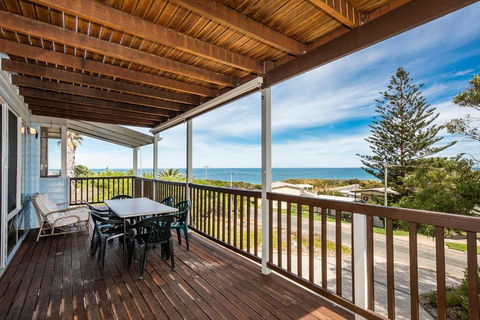 Ocean Vista Large Modern Home With Ocean Views - Accommodation Batemans Bay 2