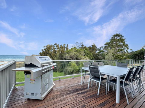 Oceanfront 4-Bed Haven With BBQ & Alfresco Dining - Accommodation Batemans Bay 0