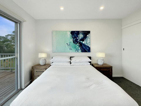 Oceanfront 4-Bed Haven With BBQ & Alfresco Dining - Accommodation Batemans Bay 1