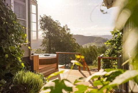 Olive Hill Spa, Views & Home Cinema - Accommodation Batemans Bay 0