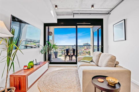 Ovation - New Footscray Apt W Parking & Pool - Accommodation Batemans Bay 0