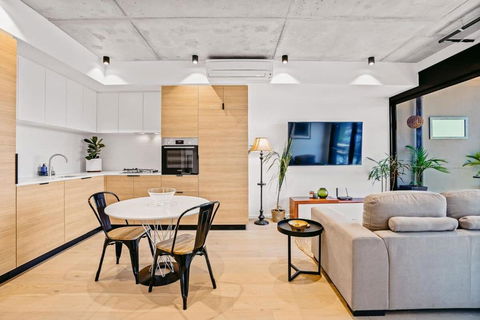 Ovation - New Footscray Apt W Parking & Pool - Accommodation Batemans Bay 2