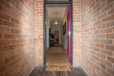 Oxbridge- Period Home In Central Goulburn - Accommodation Batemans Bay 2