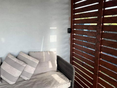 One Bedroom CBD Unit, Walk To Beaches & Cafes - Accommodation Batemans Bay 3