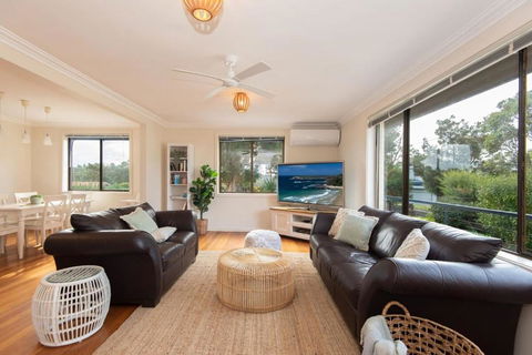 Ocean Views Walk To Malua Beach EV & Pet Friendly - Accommodation Batemans Bay 1