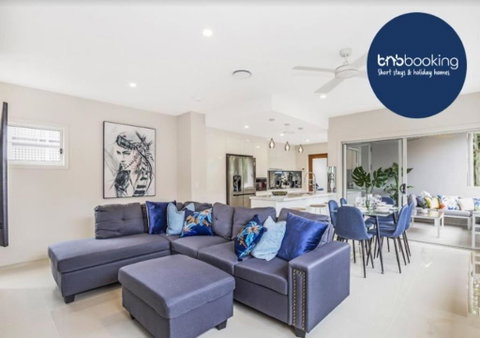 Park Avenue Luxe Townhouse Brand New Sleeps 9 - Accommodation Batemans Bay 0