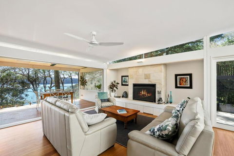 Paradise Villa - Pittwater Views - Accommodation Batemans Bay 3